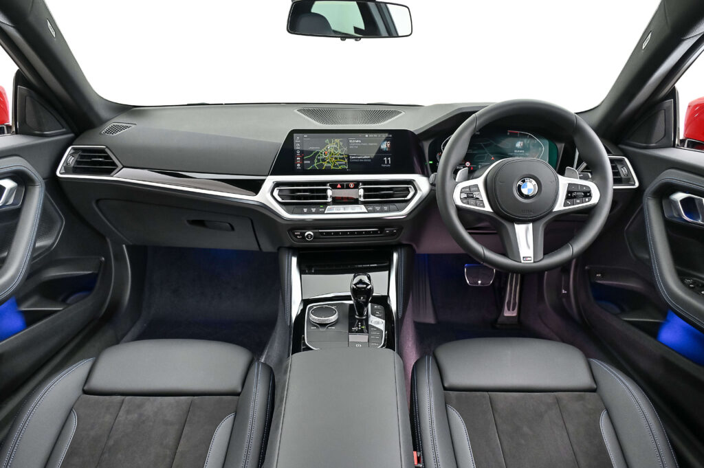 P90452885_highRes_bmw-220d-03-2022