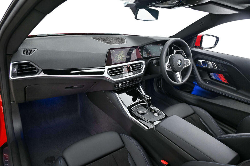 P90452886_highRes_bmw-220d-03-2022