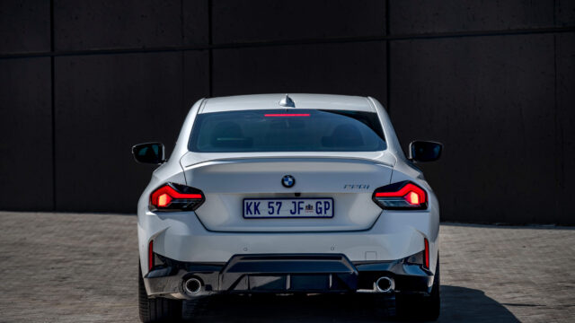 P90452895_highRes_bmw-220i-03-2022
