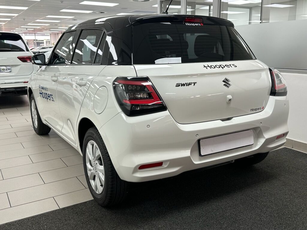 2026-ARTICWHITEBLACK-Suzuki-Swift-12-GL–MT-9026698-2-1600×1200