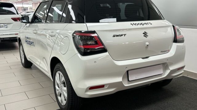 2026-ARTICWHITEBLACK-Suzuki-Swift-12-GL–MT-9026698-2-1600×1200