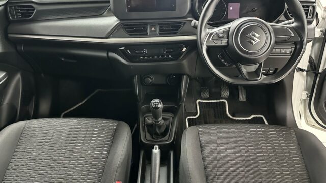 2026-ARTICWHITEBLACK-Suzuki-Swift-12-GL–MT-9026698-8-1600×1200