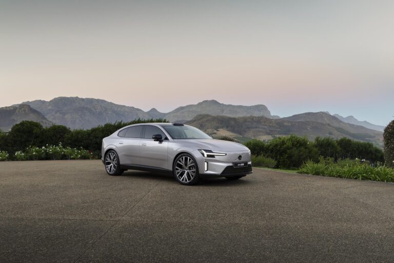 iMoto Review : Volvo ES90