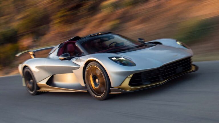 Aston Valhalla goes 350km/h top down